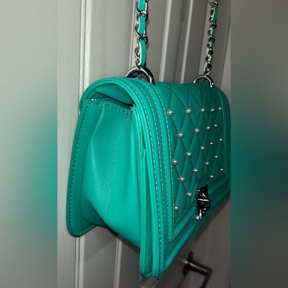 Badgley Mischka Letter Lock Crossbody Bombe&Pearls Strap&Cover, NWT - Picture 9 of 16